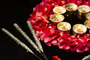 Arranging ; Black background ; Burning ; Candles ;