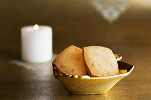 Arranging ; Bakery ; Biscuit ; Bowl ; Burning ; Ca