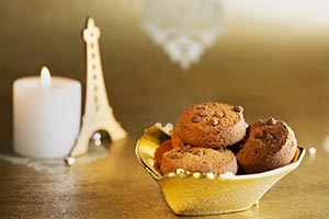 Arranging ; Bakery ; Biscuit ; Bowl ; Burning ; Ca