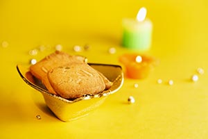 Arranging ; Bakery ; Biscuit ; Bowl ; Burning ; Ca