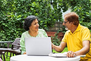 2 People ; 50-60 Years ; Adult Man ; Adult Woman ;