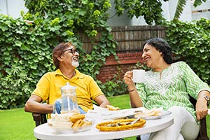 2 People ; 50-60 Years ; Adult Man ; Adult Woman ;